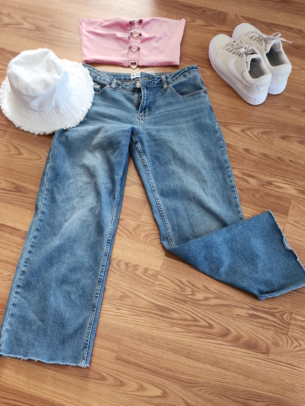 Wide-Leg Vintage Inspired Blue Denim Jeans for Women - Casual Frayed Hem